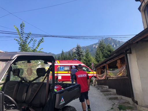 Neamţ: Salvamontiştii intervin pentru acordarea primului ajutor unei persoane care leşinat în Staţiunea Durău