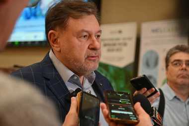 Rafila: S-a dezvoltat o mişcare anti-vaccinare pe care aţi văzut-o pe stradă. Toţi ăia de acolo sunt vaccinaţi cu vaccinurile copilăriei. Toţi, sau 99%, dar ei vin şi manifestează împotriva vaccinării