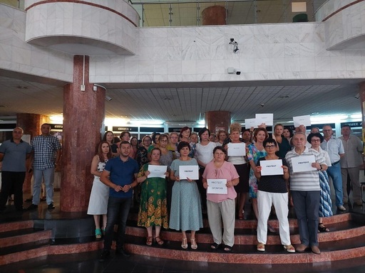 BNS - Protestele spontane continuă la mai multe administraţii fiscale din ţară, inclusiv în Bucureşti - FOTO