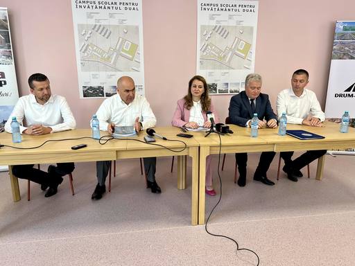 Ministrul Educaţiei, Ligia Deca, şi preşedintele Consiliului Judeţean Bihor, Ilie Bolojan, au semnat la Oradea, contractul de finanţare pentru Campusul Şcolar pentru Învăţământ Dual / Proiectul are o valoare de peste 29 de milioane de euro