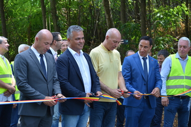 ”Drumul de sub Munte” din Ţara Făgăraşului, care va contribui la fluidizarea traficului din zona DN 1 Sibiu-Braşov, inaugurat după modernizare