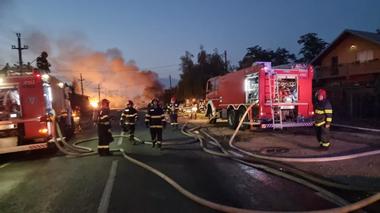 UPDATE - Dâmboviţa: Explozii şi incendiu la o staţie GPL din Crevedia - IGSU: 58 de victime, 43 fiind cadre ale MAI. 54 de persoane, internate în diverse secţii ale unităţilor sanitare, 10 fiind intubate / Incendiul, localizat - FOTO, VIDEO