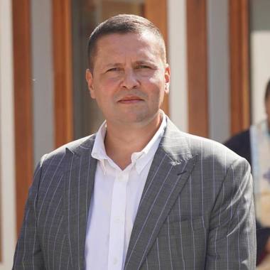 Explozii la o staţie GPL din Crevedia - Şeful CJ Dâmboviţa: Din datele pe care le avem la acest moment, au ars 8 case, iar alte 11 sunt afectate. Tuturor familiilor evacuate le vom pune la dispoziţie locuri de cazare în zonă