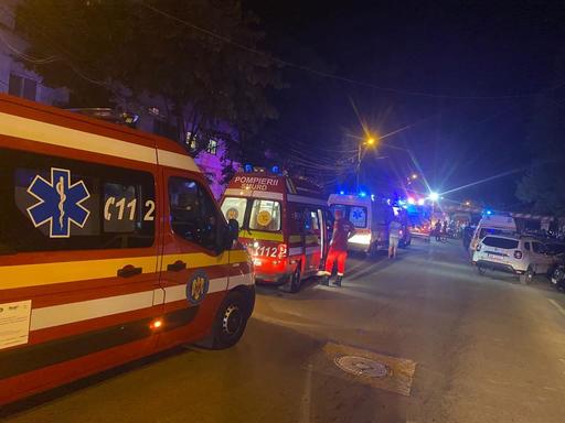 UPDATE - Constanţa: Un autocar în care se aflau aproximativ 40 de pasageri ucraineni a lovit un limitator de înălţime/ Cincisprezece persoane, rănite, opt dintre ele fiind transportate la spital/ A fost activat Planul Roşu de Intervenţie - FOTO, VIDEO