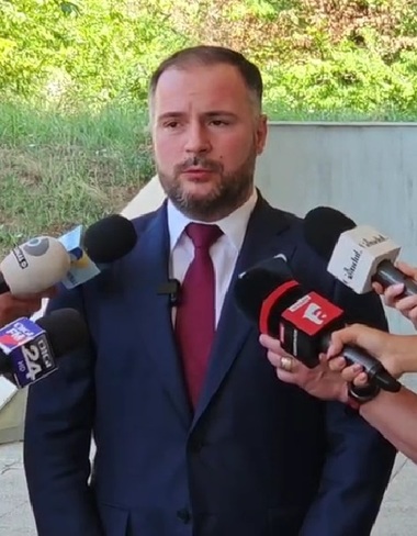 Prefectul Capitalei: Am decis ca Agenţia Naţională Antidrog să realizeze un chestionar, să testăm opinia părinţilor şi a elevilor majori despre testarea în şcoală cu aparat antidrog şi prezentarea unei adeverinţe medicale la începutul anului şcolar