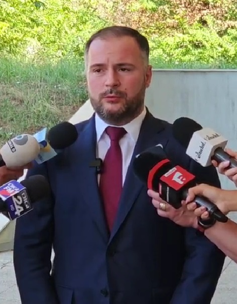Prefectul Capitalei: Am decis ca Agenţia Naţională Antidrog să realizeze un chestionar, să testăm opinia părinţilor şi a elevilor majori despre testarea în şcoală cu aparat antidrog şi prezentarea unei adeverinţe medicale la începutul anului şcolar