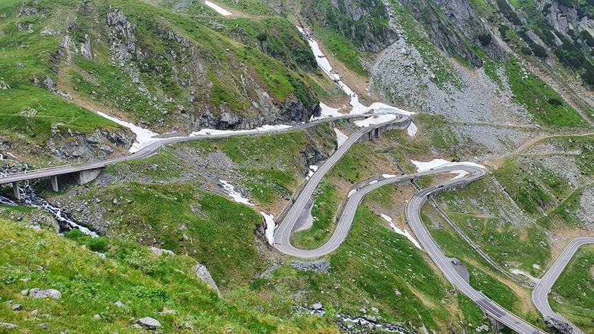 Circulaţia rutieră pe Transfăgărăşan este oprită sâmbătă 