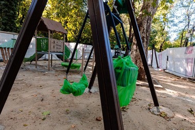 Nicuşor Dan: Sunt înlocuite echipamentele de la trei locuri de joacă şi o zonă de fitness din Grădina Cişmigiu - FOTO 
