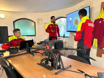 Centru de căutare-salvare cu drone şi analiză de date folosind Inteligenţa Artificială, operaţional începând de sâmbătă la Salvamont Braşov - FOTO