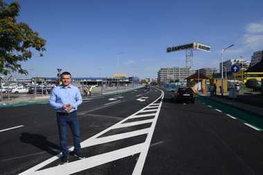 Primarul Sectorului 6 Ciprian Ciucu a participat la redeschiderea circulaţiei pe Drumul Osiei, după modernizare / Lucrarea a costat 7,3 milioane de lei cu TVA - FOTO