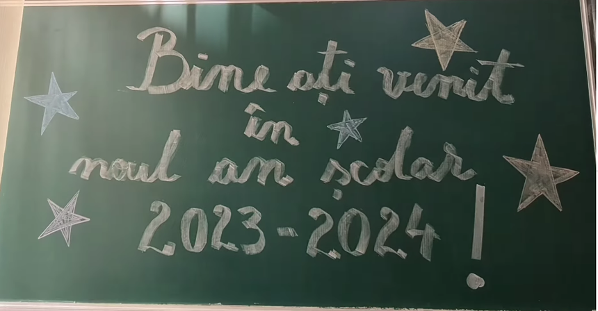 Anul şcolar 2023-2024 începe luni - 36 de săptămâni de cursuri, excepţie făcând clasele terminale, 5 vacanţe/ Aproape 200 de şcoli cu toalete neconforme, peste 3000 de cadre didactice fără studii corespunzătoare /Plan de acţiune privind siguranţa şcolară