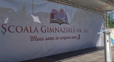 Cum s-a pregătit pentru începerea noului an şcolar şcoala la care luni sunt aşteptaţi preşedintele Iohannis şi ministrul Educaţiei / Director: Am avea şanse la categoria "Printre cele mai cochete unităţi de învăţământ din Bucureşti şi nu numai” - VIDEO