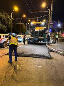  Administraţia Străzilor Bucureşti anunţă că a efectuat reparaţii în carosabil pe 29 artere / Intervenţii pentru remedierea deficienţelor la instalaţiile de semaforizare în 163 de intersecţii din Capitală