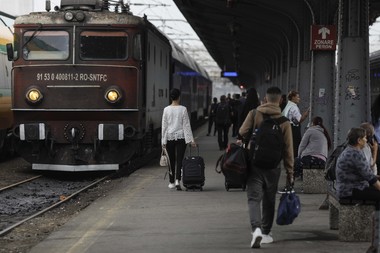 CFR SA - În perioada grevei erau programate să circule 397 de trenuri de călători / Vor fi întârzieri pe tot parcursul zilei / Directorul general transmite scuze călătorilor afectaţi de grevă şi îşi exprimă disponibilitatea de a negocia cu sindicatele

