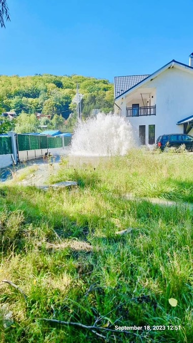 Nouă avarie în reţeaua de apă din Bacău / Primarul afirmă că furnizarea apei către consumatori nu ar trebui restricţionată / Locuitorii reclamă că nu au apă încă de dimineaţă

