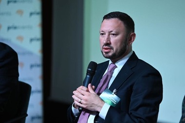 Mircea Fechet: Nimic nu poate fi mai devastator pentru economie decât o problemă legată de concurenţă / Este esenţial să gestionăm cu precauţie Sistemul Garanţie – Returnare, care, având acces la informaţii sensibile, poate genera potenţiale probleme 

