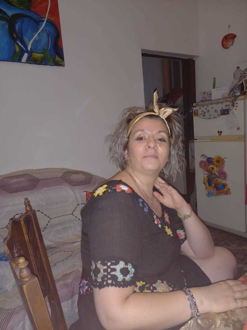 O femeie din judeţul Hunedoara, plecată la muncă în Italia, e de negăsit / Familia a dat-o dispărută, după ce nu a mai putut lua legătura cu ea
