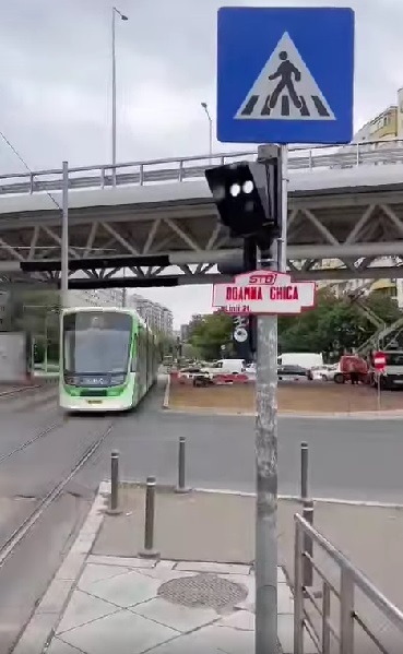 Primarul Capitalei a anunţat că tramvaie noi circulă, începând de luni, pe linia 21 / Treptat, până la finalul anului, vor fi introduse 12 noi tramvaie pe această linie - VIDEO
