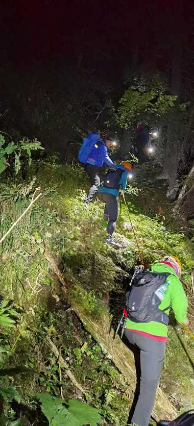 Opt turişti rătăciţi în Masivul Bucegi, recuperaţi de salvamontişti şi jandarmi după o intervenţie de aproape zece ore - FOTO, VIDEO