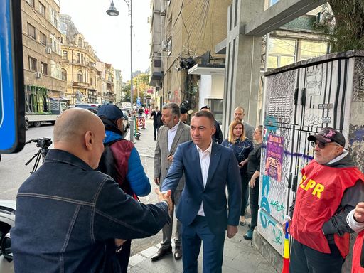 Protest al lucrătorilor poştali la Ministerul Digitalizării. Angajaţii Poştei Române reclamă lipsa unui sistem de salarizare transparent, motivant şi nediscriminatoriu / Reprezentanţi ai sindicaliştilor intră la discuţii cu ministrul Bogdan Ivan - FOTO, VIDEO