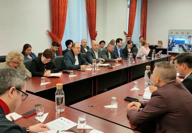 Federaţia Naţională a Sindicatelor Unite din Poliţia Locală, întâlnire cu ministrul Muncii, pe tema legii salarizării unice / Sindicaliştii au propus compensarea cu timp liber sau cu plata unui spor, pentru munca în weekend şi sărbători legale 