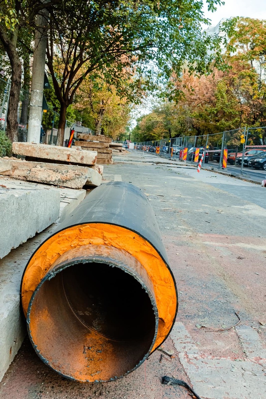 Nicuşor Dan: Lucrările de termoficare cu bani europeni avansează. Am înlocuit 3 km de conductă pe străzile din zona Câmpia Libertăţii – Baba Novac, iar pe şantierul din Apusului s-au schimbat 750 de metri de conductă