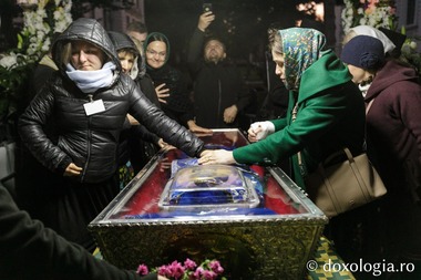 Pelerinajul religios de la Catedrala Mitropolitană din Iaşi: Peste 35.000 de pelerini aşteaptă la un rând întins pe patru kilometri