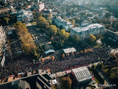 Record de participare la pelerinajul religios de la Catedrala Mitropolitană din Iaşi: 65.000 de oameni stau la rând, timpul de aşteptare depăşind 25 de ore - FOTO
