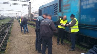 Controale pentru creşterea gradului de siguranţă şi securitate pe calea ferată - Dosare penale în cazul mai multor angajaţi aflaţi la serviciu sub influenţa alcoolului - FOTO