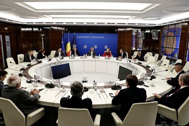 Ligia Deca: Voi face tot posibilul pentru îndreptarea inechităţilor în salarizarea directorilor / Voi face tot ceea ce ţine de mine pentru ca angajamentele privind creşterea salariilor în învăţământ să fie respectate

