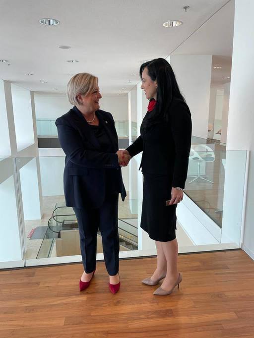Simona Bucura-Oprescu a anunţat că dosarele de pensii ale românilor care au lucrat în Italia vor fi soluţionate mai rapid / Autorităţile italiene se vor ocupa prioritar de acestea, în cazul a circa 5.000 de români