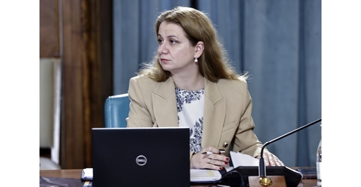 Guvernul a adoptat o OUG prin care peste 326.000 de angajaţi din învăţământ vor beneficia de o primă anuală netă - 1.500 lei pentru cadrele didactice şi 500 lei pentru personalul administrativ din educaţiei
