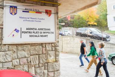 Simona Bucura-Oprescu, vizite inopinate la sediile Agenţiei Judeţene pentru Plăţi şi Inspecţie Socială Neamţ şi Casei Judeţene de Pensii Neamţ / Probleme privind spaţiile în care funcţionează cele două instituţii - FOTO