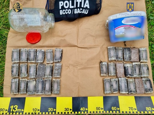 Bacău: Procurorii DIICOT au dispus reţinerea a două persoane pentru trafic de droguri / Cei doi inculpaţi au fost prinşi în flagrant / Peste trei kg de canabis, confiscate