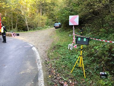 Cursa automobilistică de la Câmpulung, anulată după ce un spectator a murit în urma unui accident în care a fost implicată una dintre maşinile înscrise în competiţie
