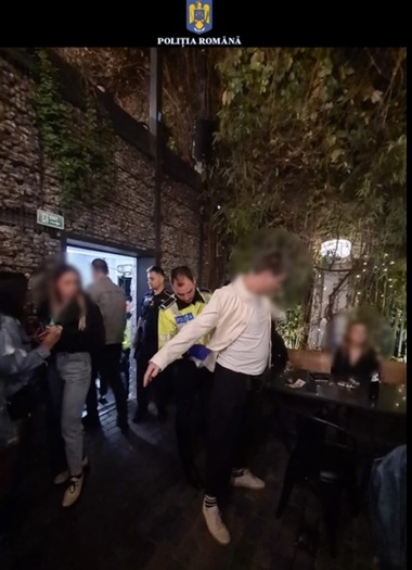 Poliţiştii din Capitală, verificări la trei societăţi comerciale din Sectorul 1 şi una din Sectorul 5 / Peste 600 de persoane legitimate şi 180 de autoturisme verificate, în noaptea de sâmbătă spre duminică - VIDEO