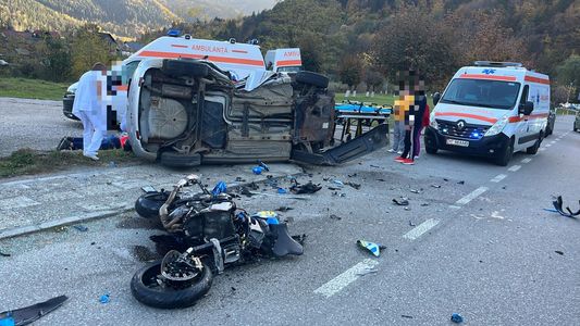 Neamţ: Două persoane au murit într-un accident rutier în care au fost implicate o maşină şi o motocicletă 