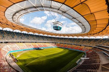 Nicuşor Dan: Am semnat angajamentul pentru depunerea candidaturii în vederea organizării finalei UEFA Europa League 2026 sau 2027. Calendarul este unul strâns, iar termenul pentru depunerea candidaturii ca oraş organizator este 15 noiembrie