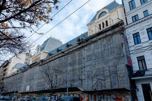 Nicuşor Dan: Sunt aproape de finalizare lucrările la faţadă, finisajele exterioare şi cele pentru reconstruirea acoperişului la imobilul monument istoric de pe Bulevardul Elisabeta nr. 29 - FOTO