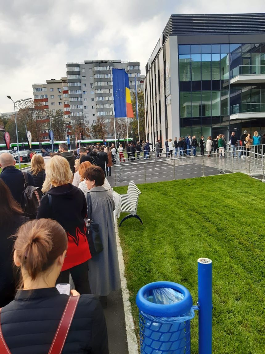 UPDATE - Alegeri pentru conducerea Colegiului Medicilor Stomatologi - În Bucureşti, medicii stau peste o oră la coadă pentru a vota / A fost cerută prelungirea duratei de vot până la ora 21.00 /Solicitarea MS - FOTO