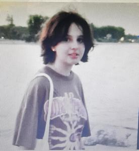 UPDATE - O fată de 13 ani din Bucureşti, căutată de poliţişti, după ce a plecat de acasă şi nu a mai revenit / Minora a fost găsită, sâmbătă după-amiază