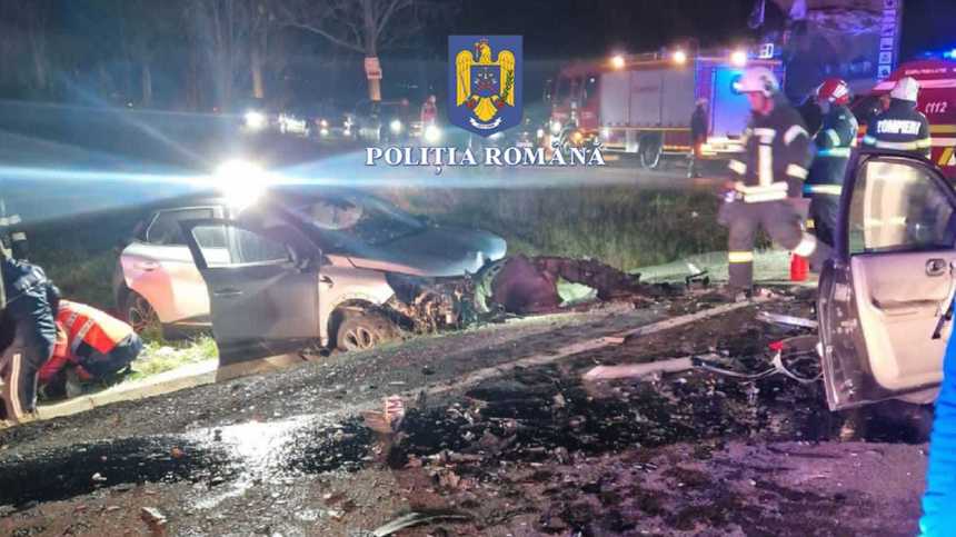 UPDATE - Braşov: Două maşini, implicate într-un accident pe DN73 / Trei răniţi, transportaţi la spital / Un copil de 13 ani şi o femeie gravidă, în stare gravă / Circulaţia e oprită pe ambele sensuri