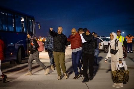 Alţi 86 de cetăţeni români şi membri de familie evacuaţi din Fâşia Gaza au ajuns în România - FOTO