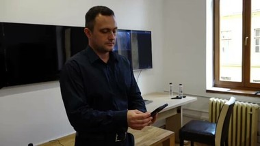 Maramureş - Salvatorul adolescentei găsite după o săptămână: Locul în care se afla, ca-n filmele horror. Nu cred că a bătut-o. Cred că din lipsă de alternativă s-o fi dus cu el / Poliţistul povesteşte filmul evenimentelor
