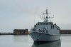 Un vânător de mine care a aparţinut Marinei Regale Britanice, intrat în serviciul Forţelor Navale Române, a plecat spre portul Constanţa / Echipajul s-a pregătit trei luni sub coordonarea specialiştilor britanici