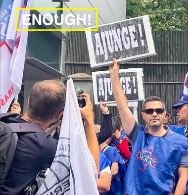 Uniunea Sindicatelor TESA din Sănătate afirmă că ar putea bloca acordarea salariilor din spitale înainte de Crăciun în semn de protest după ce personalul nemedical a fost ”eliminat” din proiectul care prevede creşteri salariale pentru angajaţii CNAS