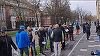 Protest cu vuvuzele al taximetristilor în faţa Primăriei Timişoara / Ei cer eliminarea transportului alternativ