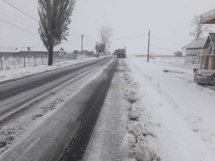 Buzău - Un drum naţional închis din cauza viscolului a fost redeschis