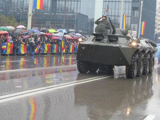 Aproape 500 de militari şi angajaţi ai Ministerului de Interne vor participa la parada de 1 Decembrie de la Iaşi/ Primăria va împărţi 3.000 de porţii de fasole cu cârnaţi