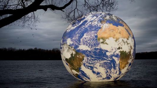 Timişoara - O reprezentare uriaşă a planetei Pământ va fi expusă pe râul Bega - FOTO
